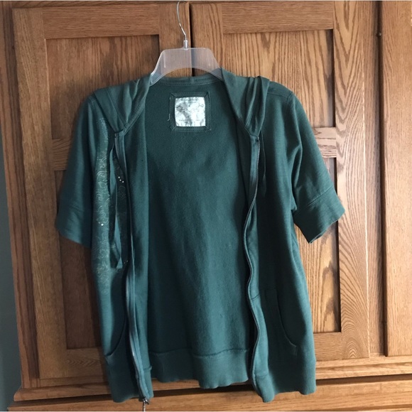 Short sleeve hoodie - Picture 2 of 4